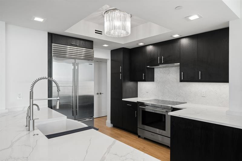 Image 10 of 22 For 411 New River Dr  2805