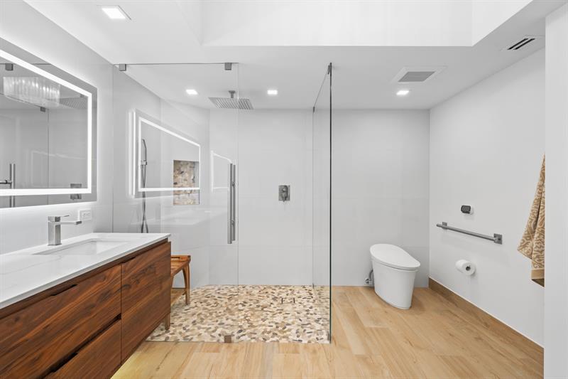 Image 15 of 22 For 411 New River Dr  2805