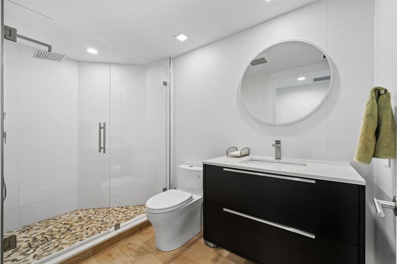 Image 19 of 22 For 411 New River Dr  2805