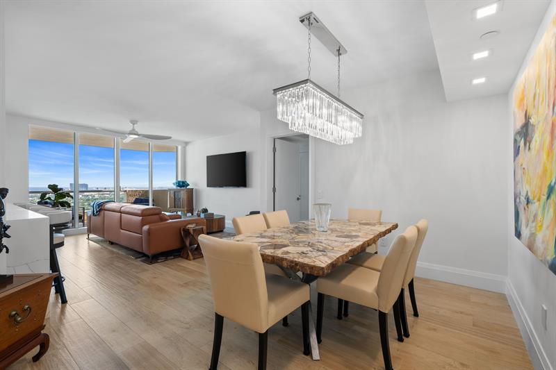 Image 4 of 22 For 411 New River Dr  2805