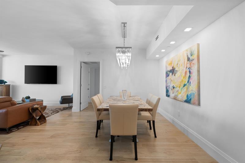 Image 7 of 22 For 411 New River Dr  2805