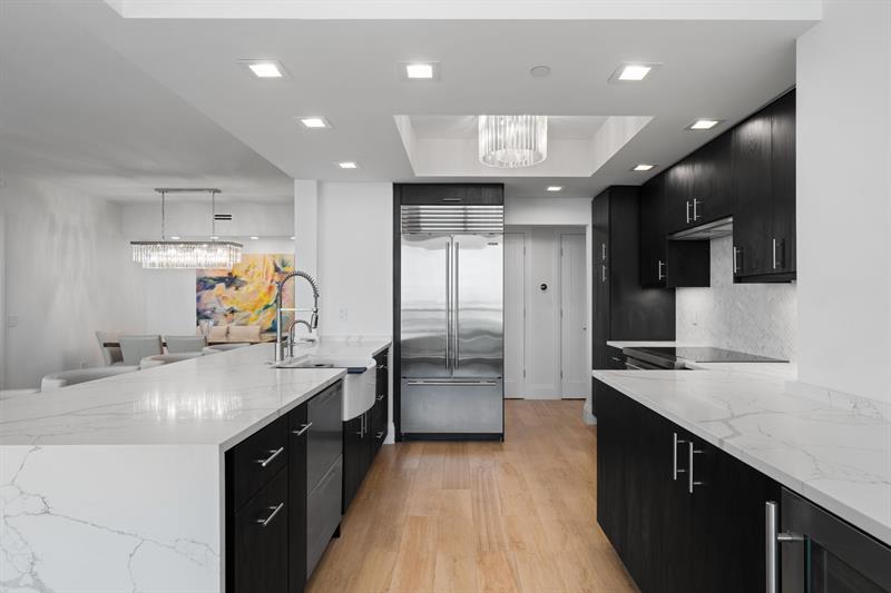 Image 9 of 22 For 411 New River Dr  2805