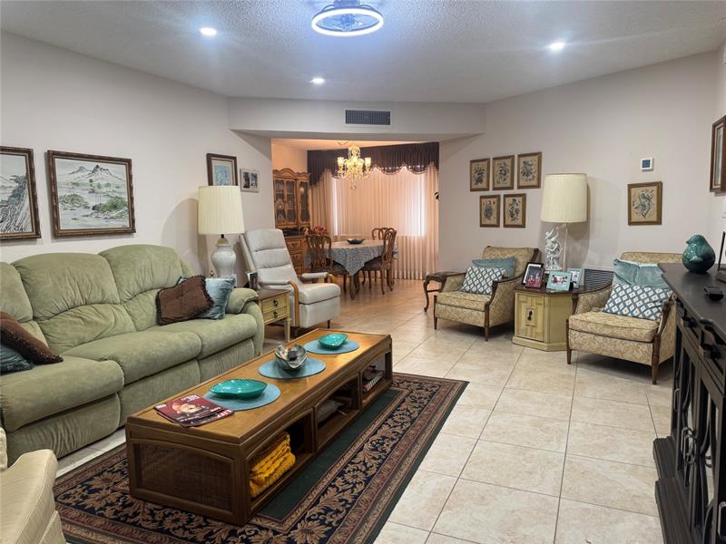 Image 3 of 25 For 3940 42nd Ave  312