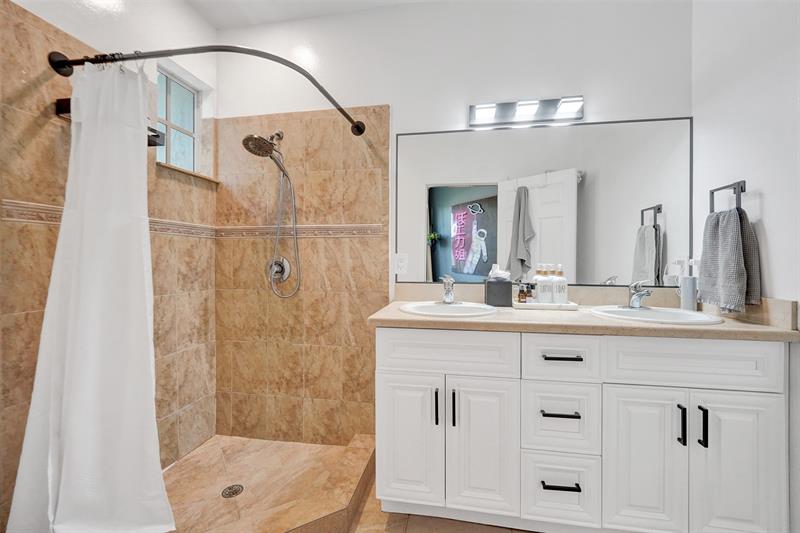 Image 26 of 40 For 424 1st Avenue