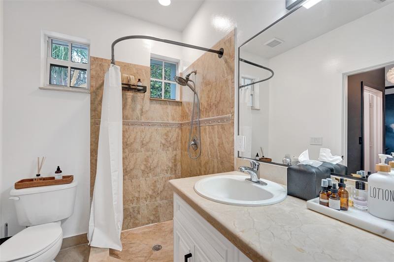 Image 27 of 40 For 424 1st Avenue