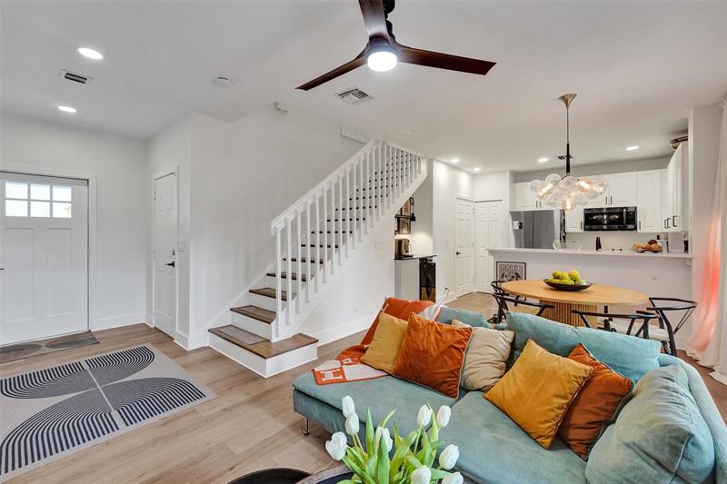 Image 3 of 40 For 424 1st Avenue