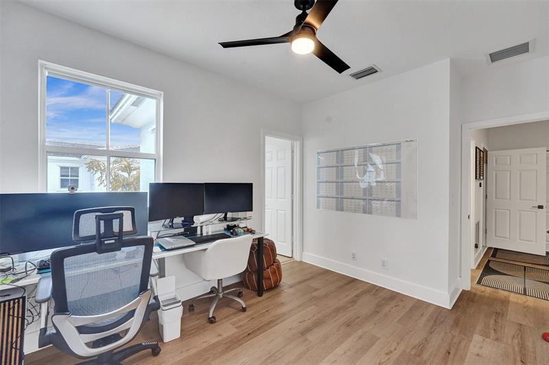 Image 34 of 40 For 424 1st Avenue