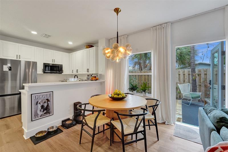 Image 4 of 40 For 424 1st Avenue