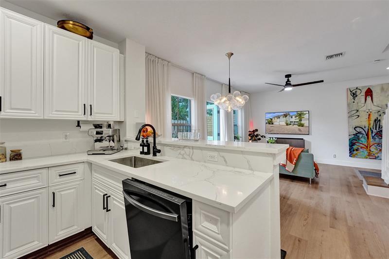 Image 7 of 40 For 424 1st Avenue