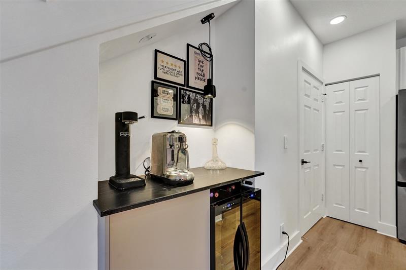 Image 9 of 40 For 424 1st Avenue