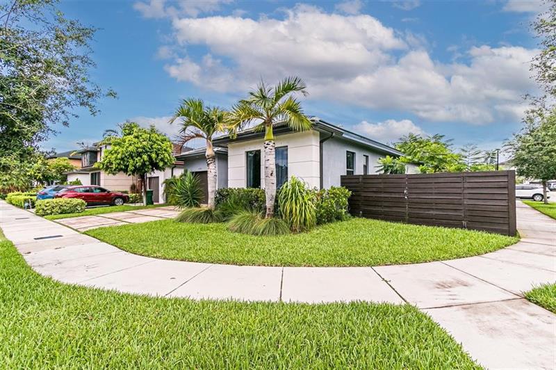 Image 3 of 35 For 15901 136th Way