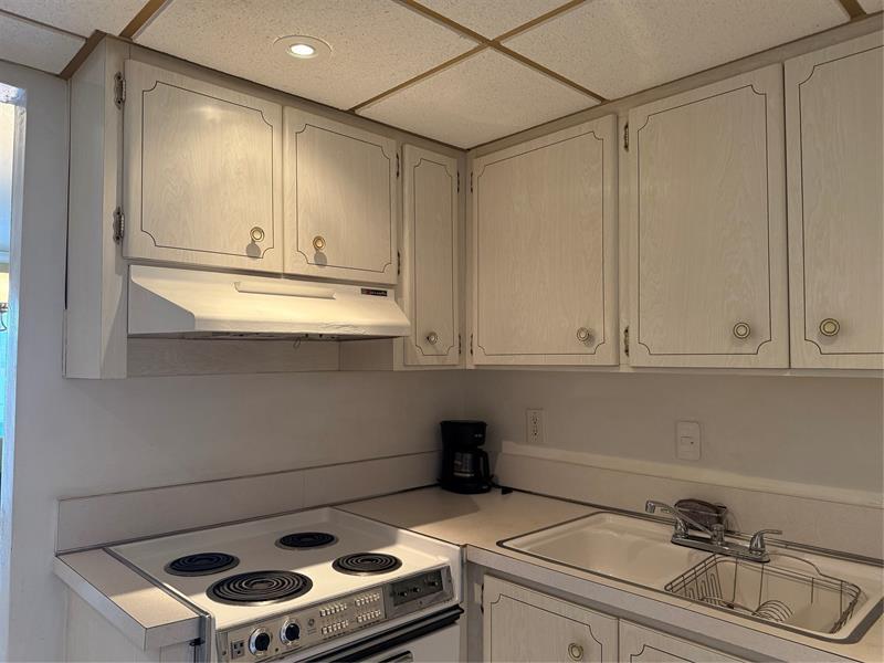 Image 17 of 41 For 412 Cypress Rd  225