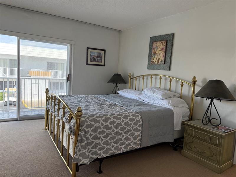 Image 20 of 41 For 412 Cypress Rd  225