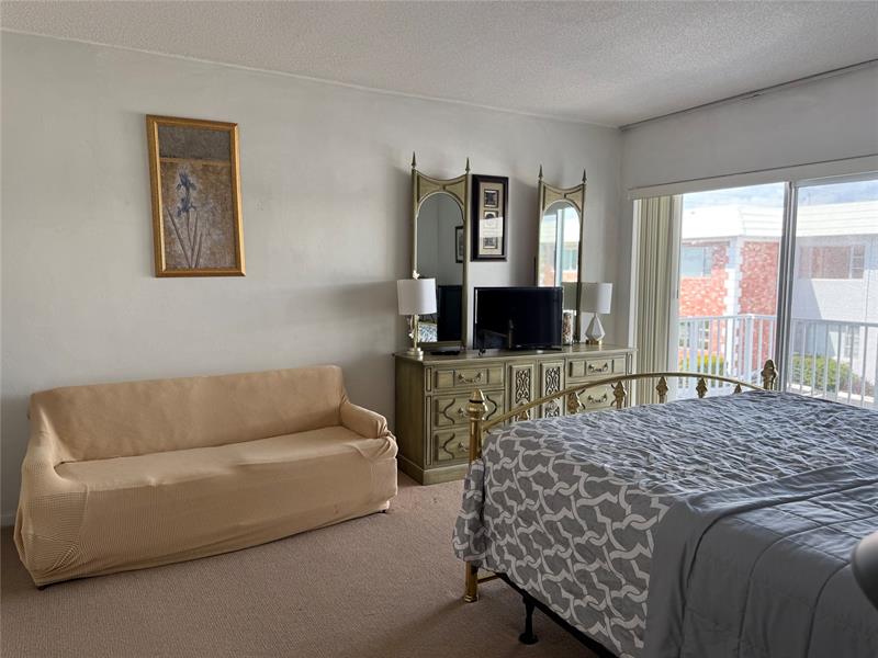 Image 25 of 41 For 412 Cypress Rd  225