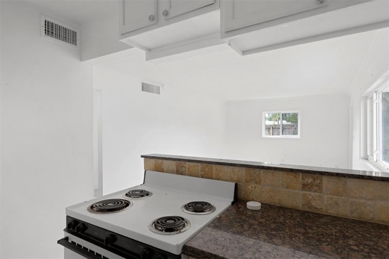 Image 13 of 22 For 817 Lighthouse Dr  B