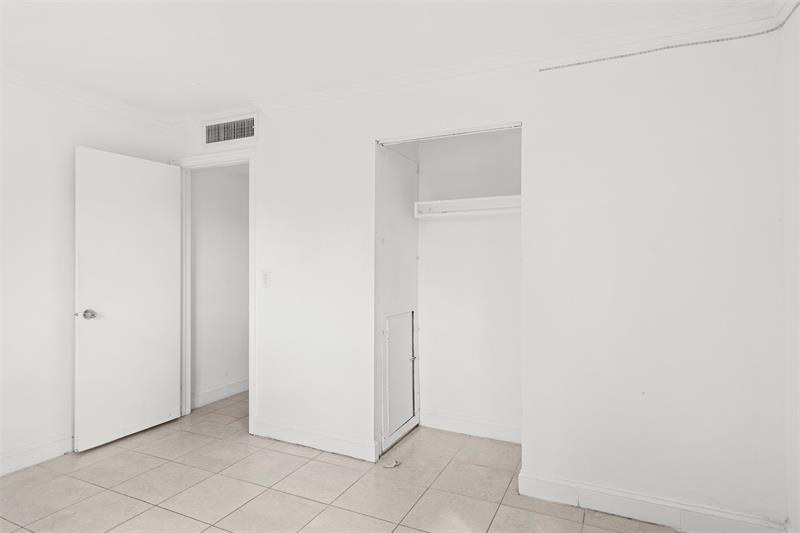 Image 15 of 22 For 817 Lighthouse Dr  B