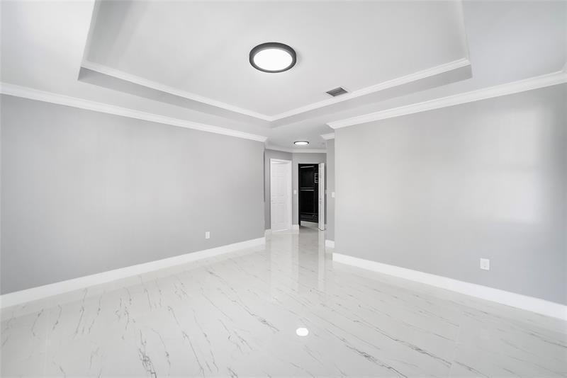 Image 16 of 51 For 15580 49th Ct