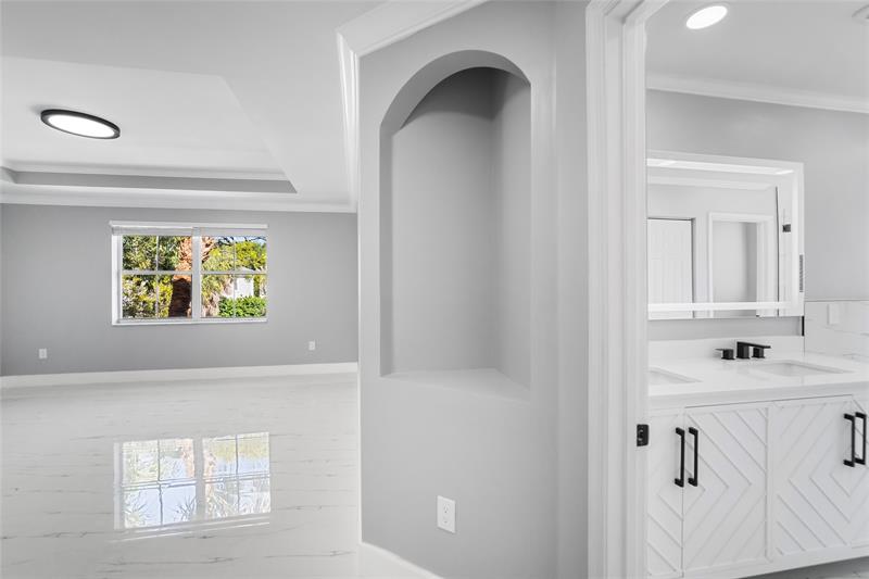 Image 17 of 51 For 15580 49th Ct