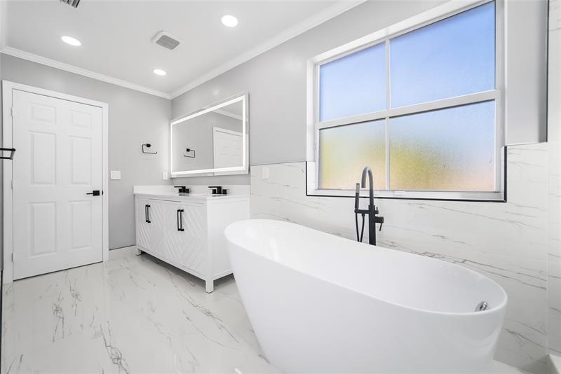 Image 21 of 51 For 15580 49th Ct