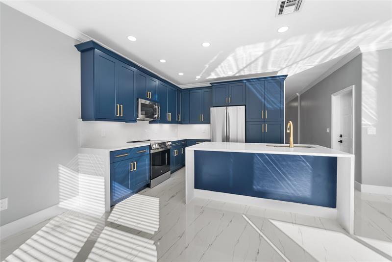 Image 28 of 51 For 15580 49th Ct