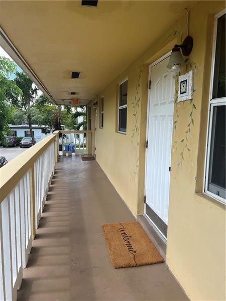 Image 3 of 15 For 811 14th Pl  3