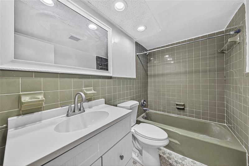 Image 12 of 21 For 199 Mcnab Rd  107