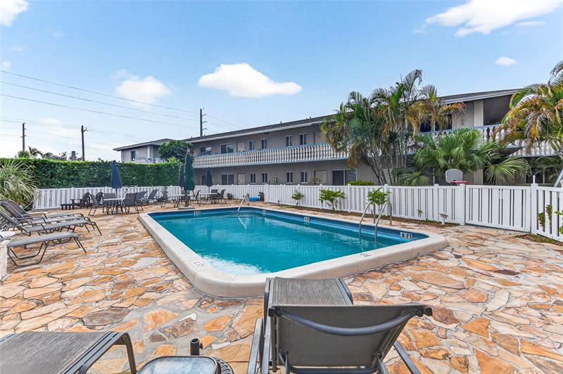 Image 16 of 21 For 199 Mcnab Rd  107