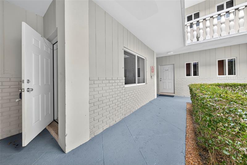 Image 4 of 21 For 199 Mcnab Rd  107