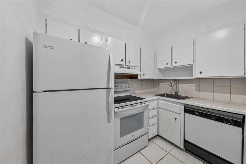 Image 7 of 21 For 199 Mcnab Rd  107