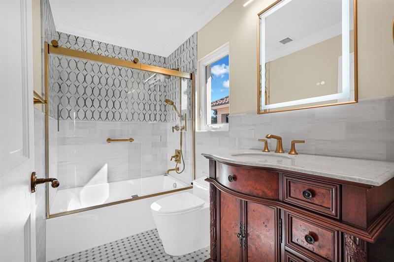 Image 36 of 42 For 56 Fiesta Way