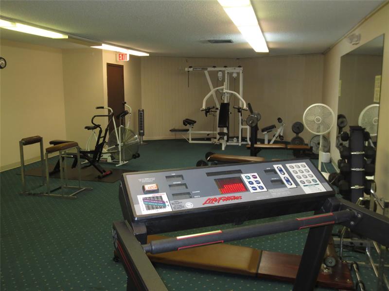 Image 11 of 18 For 102 Royal Park Dr  3f