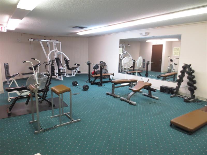 Image 12 of 18 For 102 Royal Park Dr  3f