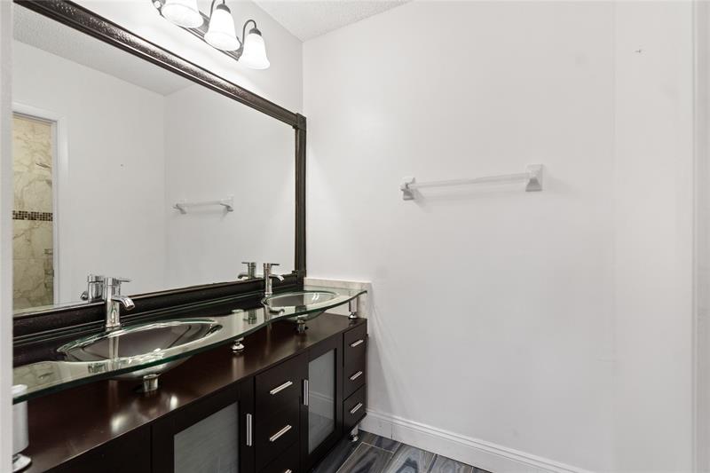 Image 26 of 33 For 9580 2nd Ct  9580