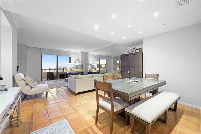 Image 11 of 33 For 2500 Parkview Dr  2516