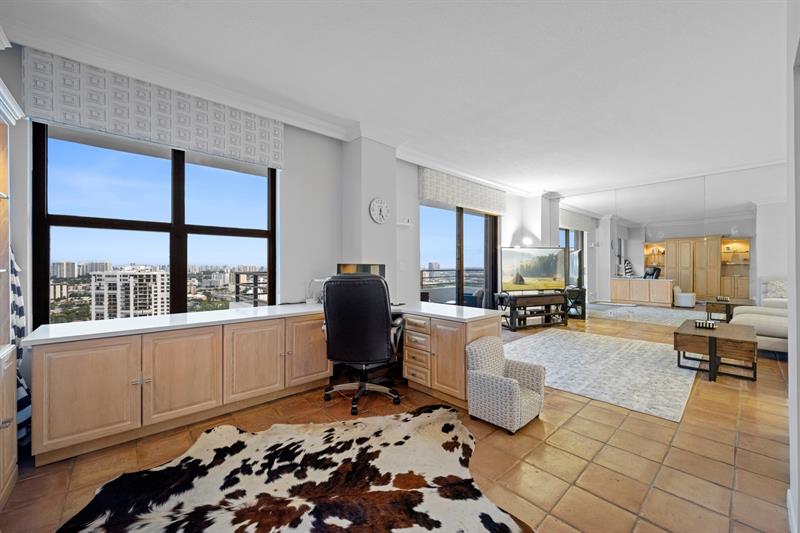 Image 18 of 33 For 2500 Parkview Dr  2516