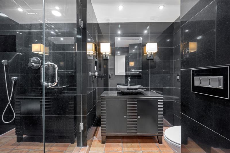 Image 20 of 33 For 2500 Parkview Dr  2516