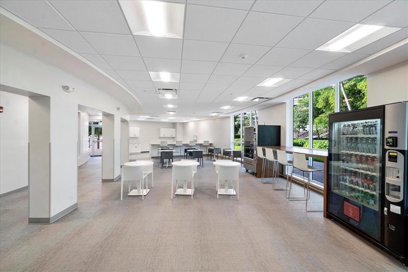 Image 30 of 33 For 2500 Parkview Dr  2516