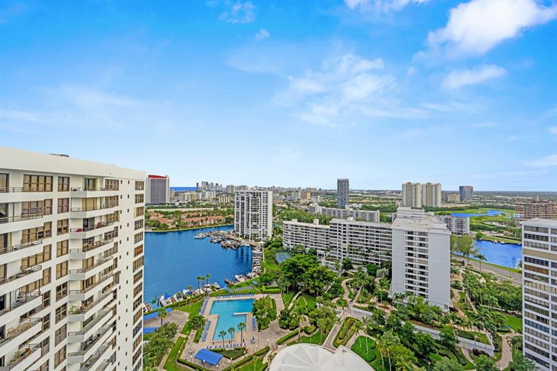 Image 5 of 33 For 2500 Parkview Dr  2516