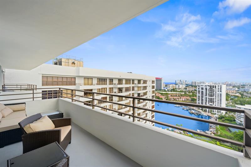 Image 7 of 33 For 2500 Parkview Dr  2516