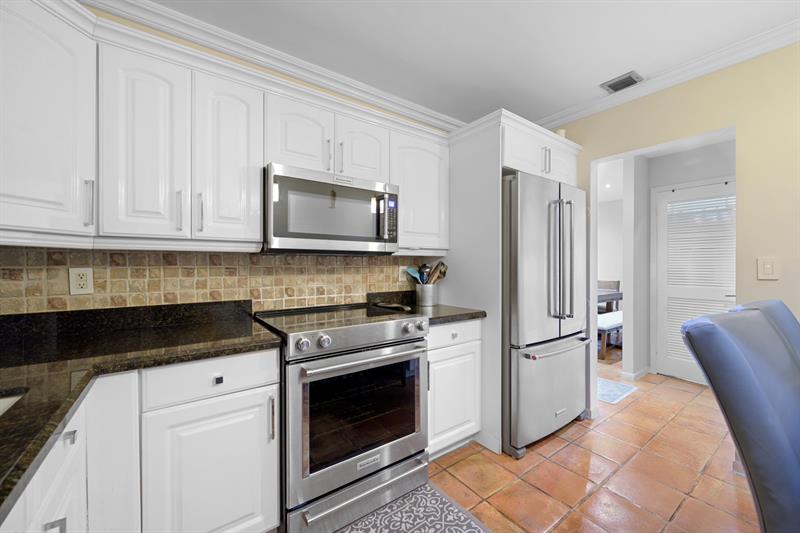 Image 9 of 33 For 2500 Parkview Dr  2516