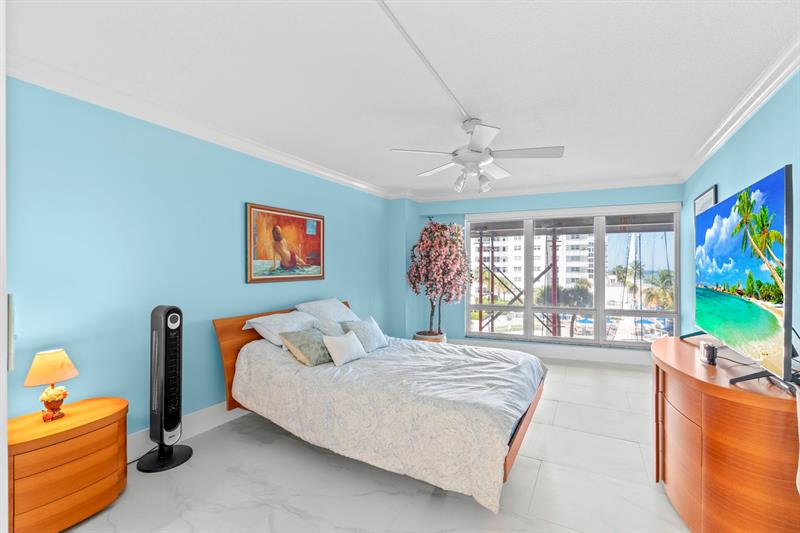 Image 18 of 51 For 4100 Galt Ocean Dr  414