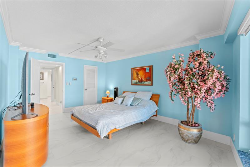 Image 19 of 51 For 4100 Galt Ocean Dr  414