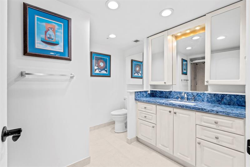 Image 21 of 51 For 4100 Galt Ocean Dr  414