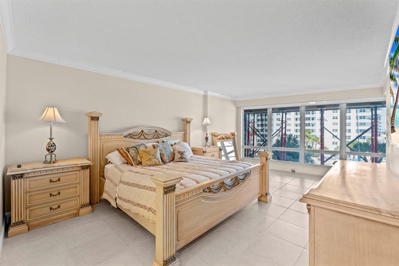 Image 24 of 51 For 4100 Galt Ocean Dr  414