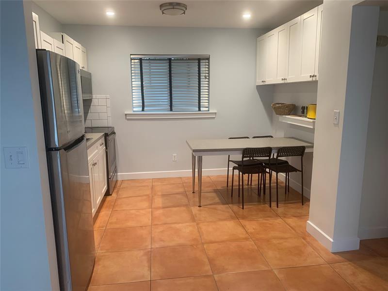 Image 3 of 11 For 907 4th St  1