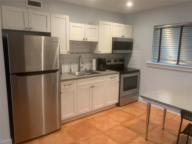 Image 4 of 11 For 907 4th St  1