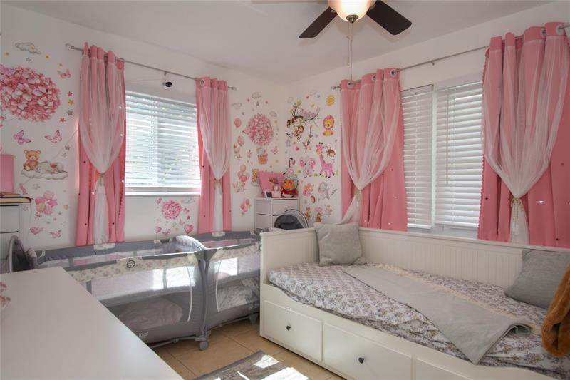 Image 8 of 32 For 4804 27th Ter