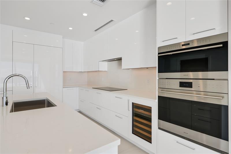 Image 10 of 55 For 153 Seabreeze Blvd  1001s