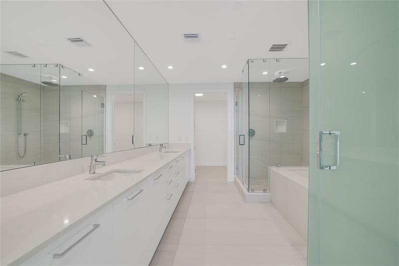 Image 24 of 55 For 153 Seabreeze Blvd  1001s