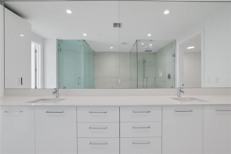 Image 25 of 55 For 153 Seabreeze Blvd  1001s